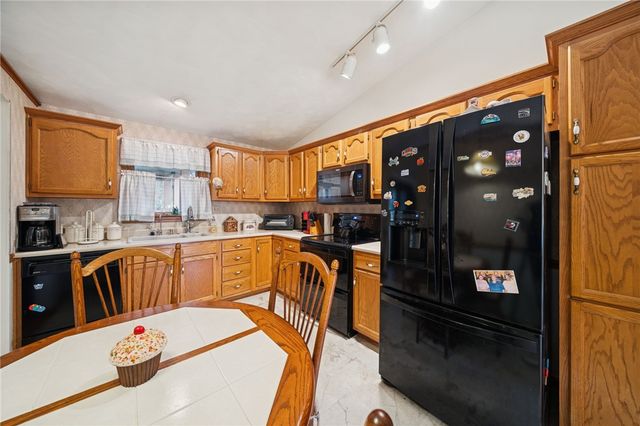 100 Rose Ct, Delmont, PA 15626