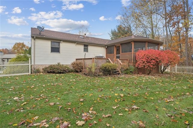 100 Rose Ct, Delmont, PA 15626