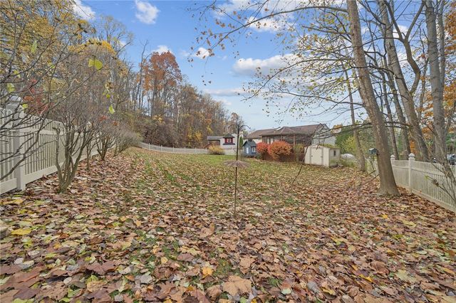 100 Rose Ct, Delmont, PA 15626