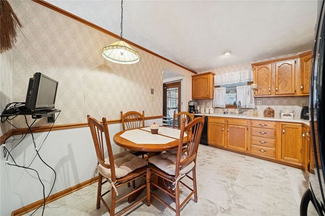 100 Rose Ct, Delmont, PA 15626