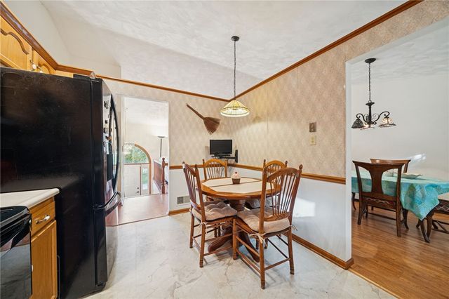 100 Rose Ct, Delmont, PA 15626