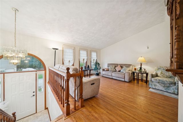 100 Rose Ct, Delmont, PA 15626