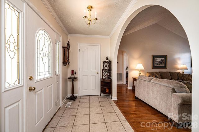 2576 Rolling Ridge Drive, Hickory, NC 28602