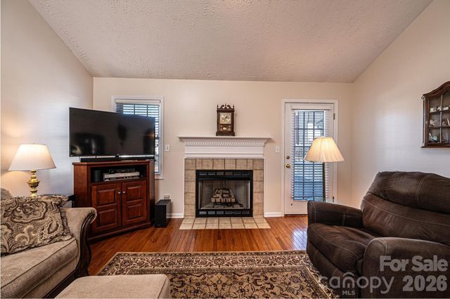 2576 Rolling Ridge Drive, Hickory, NC 28602