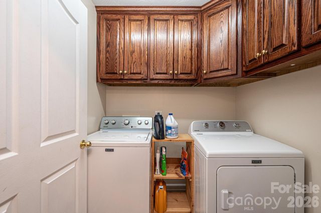 2576 Rolling Ridge Drive, Hickory, NC 28602