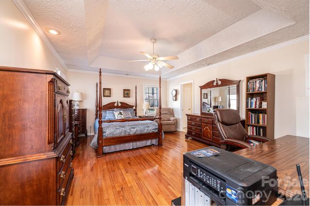 2576 Rolling Ridge Drive, Hickory, NC 28602