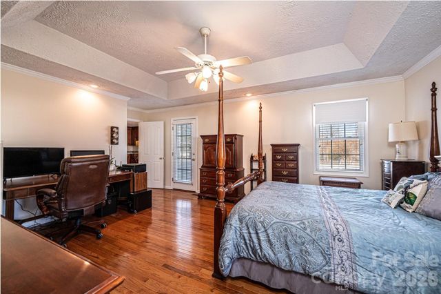 2576 Rolling Ridge Drive, Hickory, NC 28602