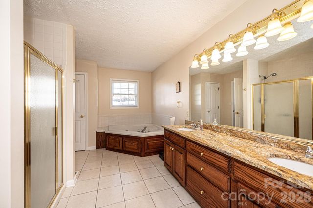 2576 Rolling Ridge Drive, Hickory, NC 28602