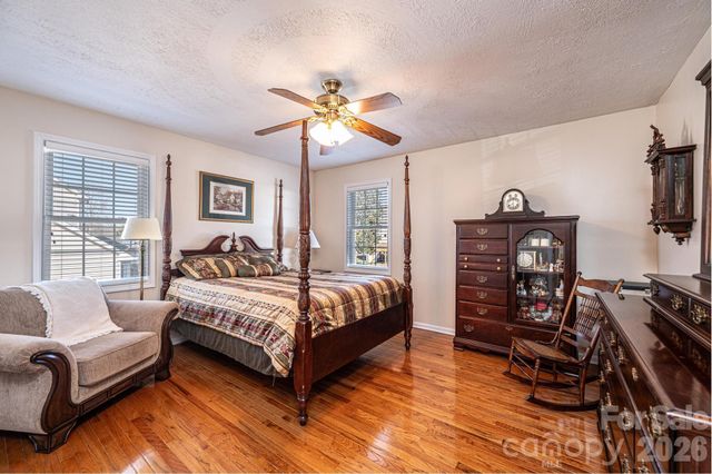 2576 Rolling Ridge Drive, Hickory, NC 28602