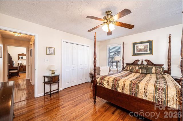 2576 Rolling Ridge Drive, Hickory, NC 28602