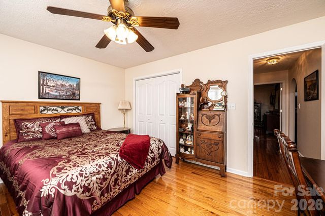 2576 Rolling Ridge Drive, Hickory, NC 28602