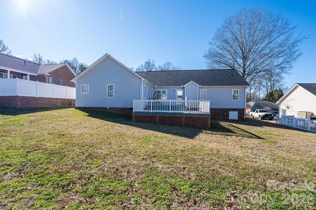 2576 Rolling Ridge Drive, Hickory, NC 28602