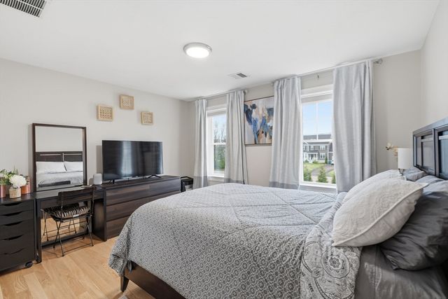 925 Pleasant St, Attleboro, MA 02703