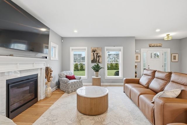 925 Pleasant St, Attleboro, MA 02703