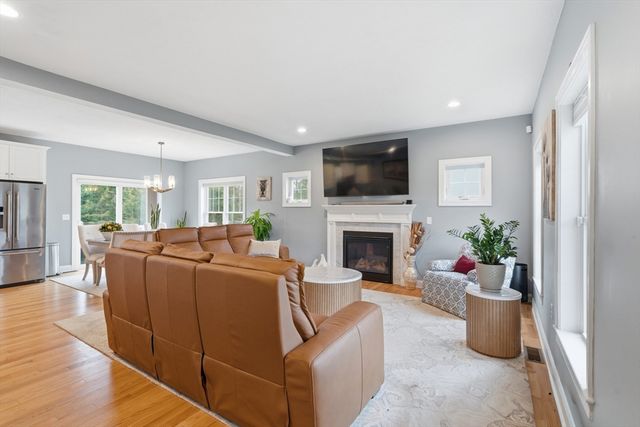 925 Pleasant St, Attleboro, MA 02703