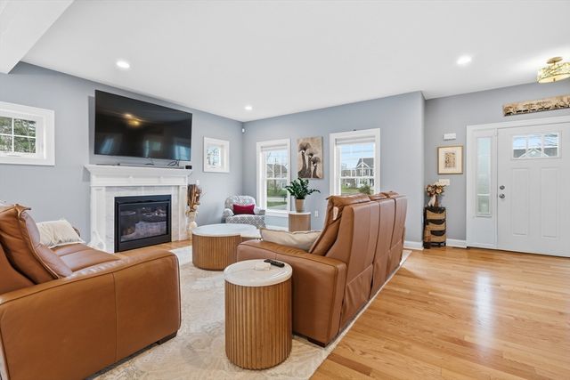 925 Pleasant St, Attleboro, MA 02703