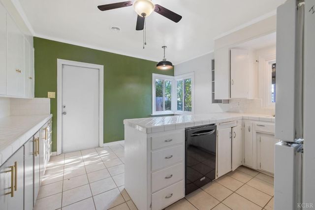 8518 12th Avenue, Hanford, CA 93230