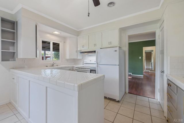 8518 12th Avenue, Hanford, CA 93230