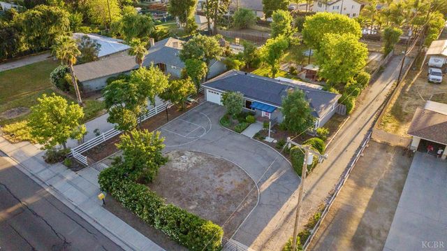 8518 12th Avenue, Hanford, CA 93230