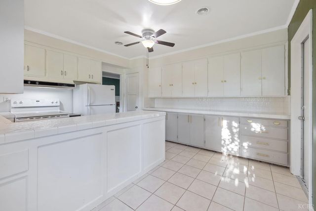 8518 12th Avenue, Hanford, CA 93230