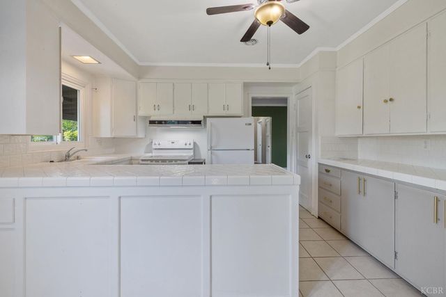 8518 12th Avenue, Hanford, CA 93230