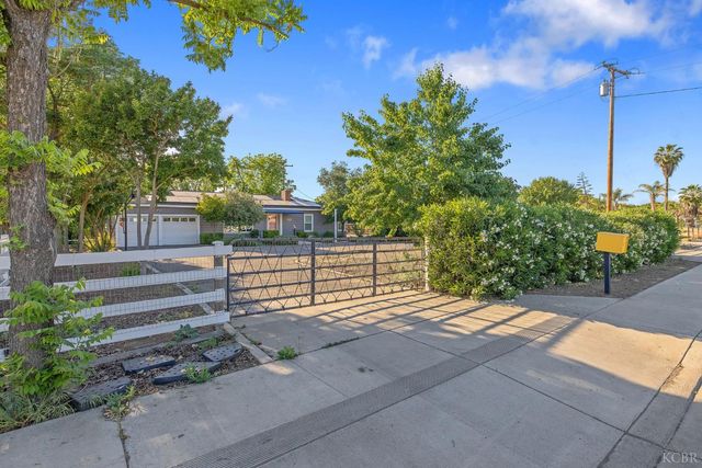 8518 12th Avenue, Hanford, CA 93230