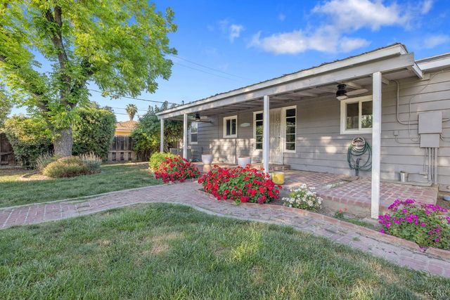 8518 12th Avenue, Hanford, CA 93230