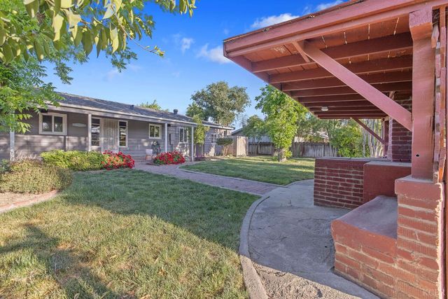 8518 12th Avenue, Hanford, CA 93230