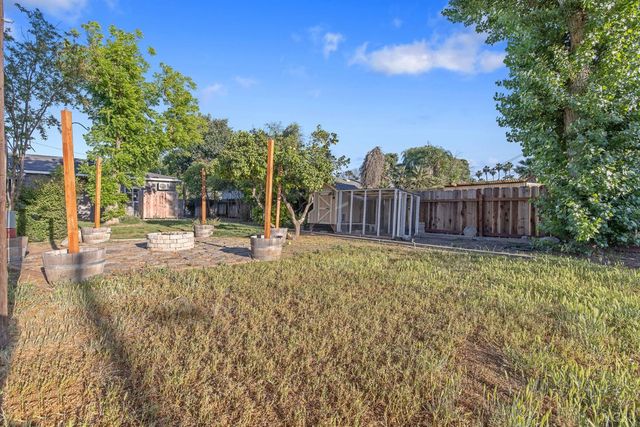 8518 12th Avenue, Hanford, CA 93230