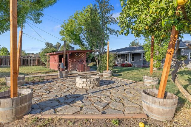 8518 12th Avenue, Hanford, CA 93230