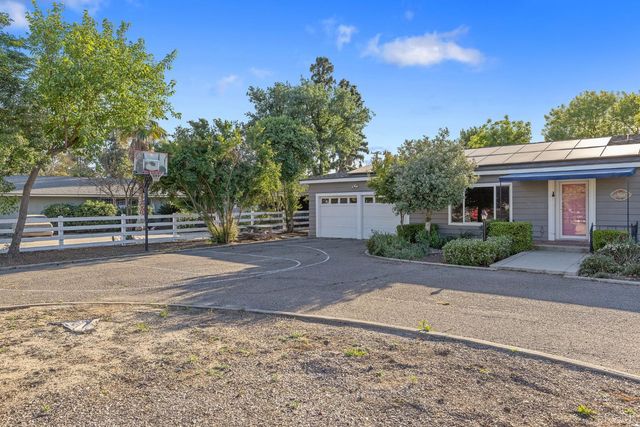 8518 12th Avenue, Hanford, CA 93230