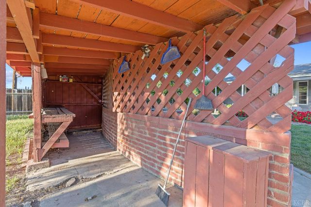 8518 12th Avenue, Hanford, CA 93230