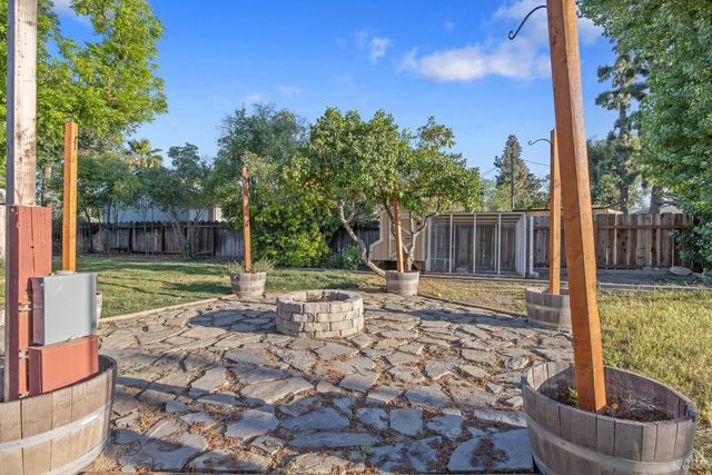 8518 12th Avenue, Hanford, CA 93230