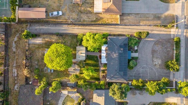 8518 12th Avenue, Hanford, CA 93230