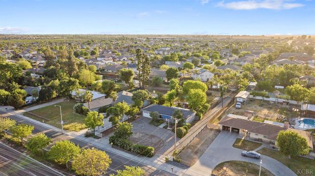 8518 12th Avenue, Hanford, CA 93230