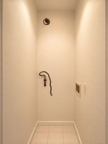 130-14 60th Avenue 2E, Flushing, NY 11355