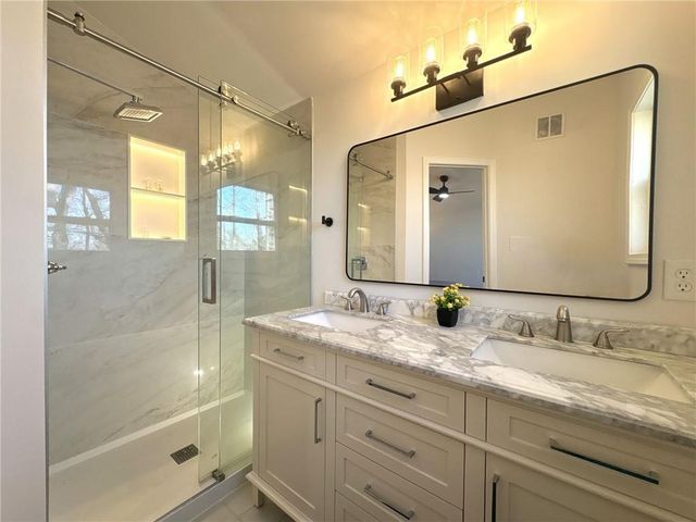 6995 Lakeside Place, Gainesville, GA 30506