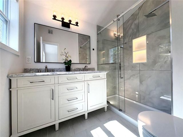 6995 Lakeside Place, Gainesville, GA 30506