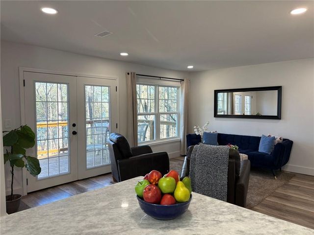 6995 Lakeside Place, Gainesville, GA 30506