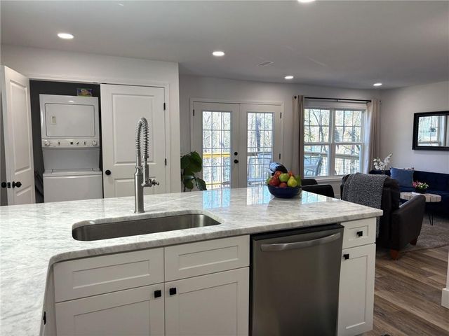 6995 Lakeside Place, Gainesville, GA 30506