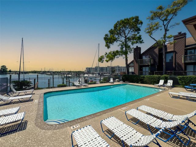 727 Davis Road, League City, TX 77573