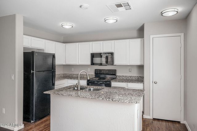 2895 E MINERAL PARK Road, San Tan Valley, AZ 85143