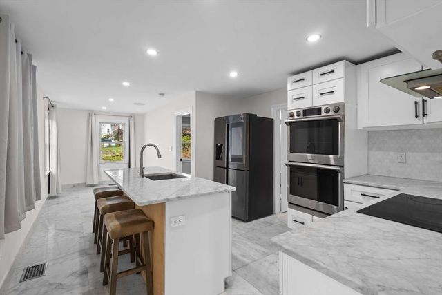 7 Darrow St, Worcester, MA 01606