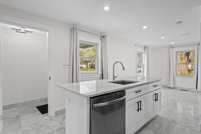 7 Darrow St, Worcester, MA 01606