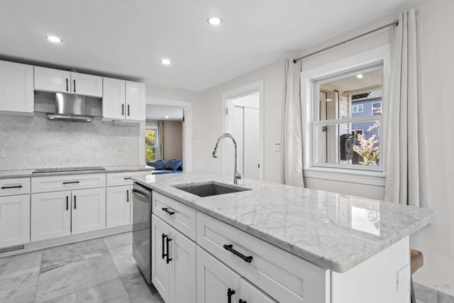 7 Darrow St, Worcester, MA 01606