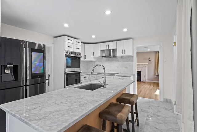 7 Darrow St, Worcester, MA 01606
