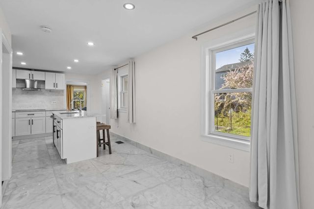 7 Darrow St, Worcester, MA 01606