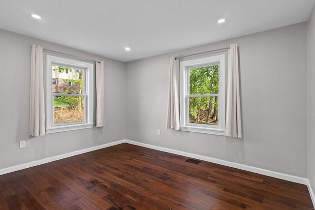 7 Darrow St, Worcester, MA 01606