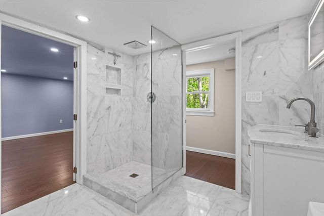7 Darrow St, Worcester, MA 01606