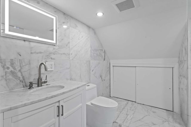7 Darrow St, Worcester, MA 01606